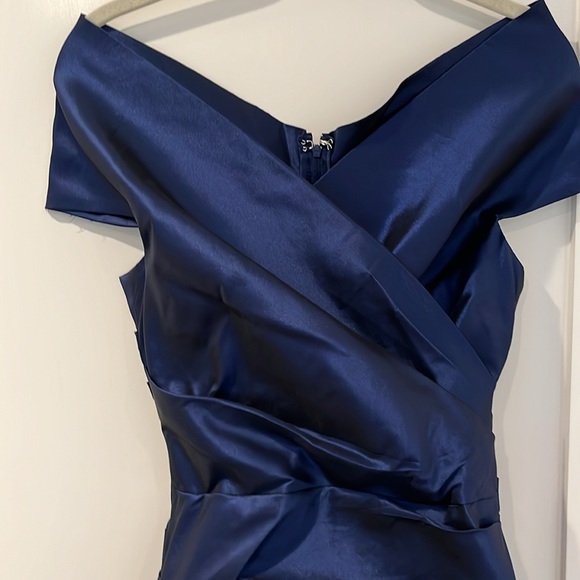 Ricki Freeman Off-Shoulder Ruched Taffeta Gown Size 2 - Picture 3 of 10